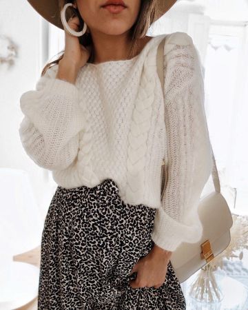 The bag Classic Celine worn by Margaux on the account Instagram of @estherjunelife