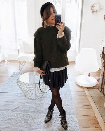 The boots Suzanna Chloe worn by Margaux on the account Instagram of @estherjunelife