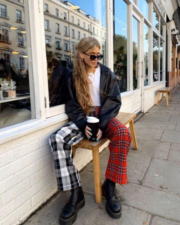 Dr. Martens Sinclair 8 Eye Boots de Olivia Frost en la cuenta de Instagram @oliviabynature