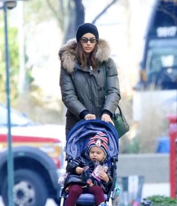 El Kooples Irina Croc Bag en verde usado por Irina Shayk Ciudad de Nueva York noviembre 25, 2019