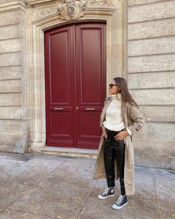 Pantalones de cuero de Laura Faujanet en la cuenta de Instagram de @laurafaujanet