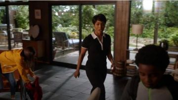 Rag & Bone Libby Haut de Polo porté par Athena Subvention (Angela Bassett) dans le 9-1-1 Saison 03 Épisode 09