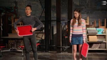 Bp. Multistripe Coton Chandail porté par Nini (Olivia Rodrigo) dans High School Musical: La Musique: La Série Season01 Episode03