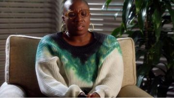 A.L.C. Elinor Tie-Dyed Cotton-Blend Sweater worn by Henrietta 'Hen' Wilson (Aisha Hinds) in 9-1-1 Season 03 Episode 09