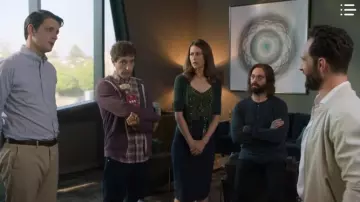 L'Agence Green Flo­ral Camisole worn by Monica Hall (Amanda Crew) in Silicon Valley Season06 Episode05