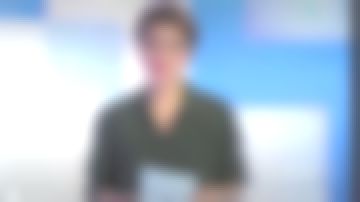 The silk shirt green python print of Melanie Taravant in C to tell the 26.11.2019