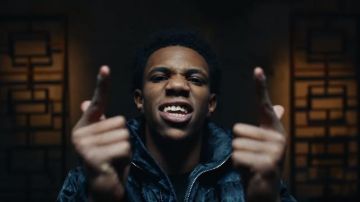 Dior Black Down doudoune avec Dior Oblique Impression porté par Un Boogie wit da Capuche en Pointe de l'Orteil de la musique de la vidéo Roddy Ricch