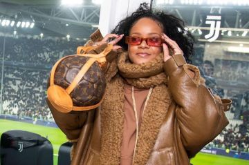 Fenty Shearling Foulard porté par Rihanna Uefa Champions League Match de Football le 26 novembre 2019