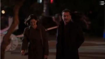 Theory Green Belted Wrap Coat usado por Sydney Strait (Caitlin McGee) en Bluff City Law Season01 Episode10