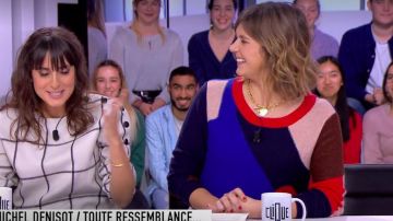 Le pull col rond color-block en laine mélangée Bleu nuit de Camille Dauxert dans Clique le 26.11.2019