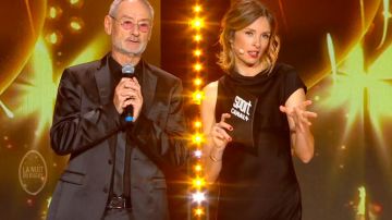 The long dress satin faced crepe, sleeve asymmetrical slit on the side of Isabelle Ithurburu in the night of The rugby on Canal+