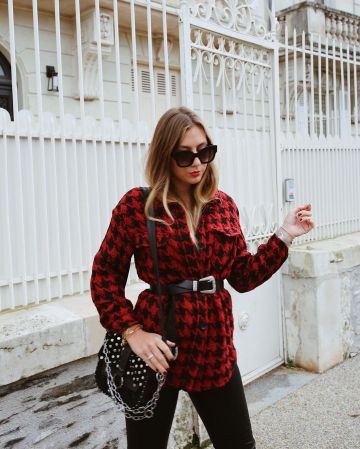 The jacket the foot of red rooster worn by Diana on the account Instagram of @dianeperreau