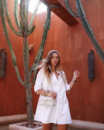 The headband in pearls worn by Diana on the account Instagram of @dianeperreau