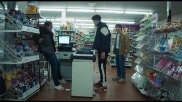 The jogging bottoms black Sofiane (Carl Malapa) in Fatal (S01E02)