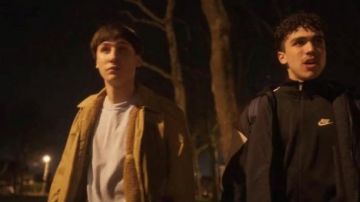 The sweat clear blue Victor (Nemo Schiffman) in Fatal (S01E02)