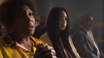 Camisa de terciopelo beige de Luisa (Manon Bresch) en Mortel (S01E03)