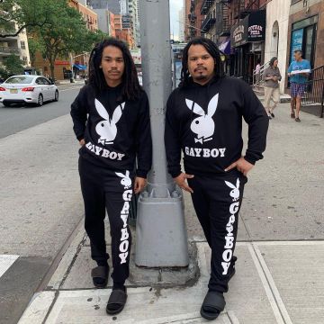 Le jogging noir Playboy porté par Lukasabat sur le compte Instagram de @lukasabbat