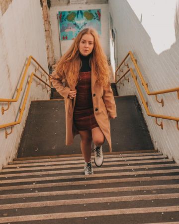 Botas Blancas lace Up de Yasmin Thompson en la cuenta de Instagram @asliceofchic