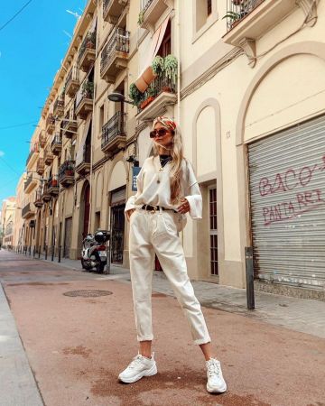 UO Jax à l'Intérieur de l'Encoche Haut du Cou de Olivia de Givre sur l'Instagram account @oliviabynature