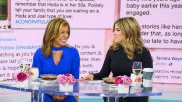 Adrianna papell Fan­cy Crepe Ruf­fle Dress worn by Hoda Kotb on Today November 26, 2019