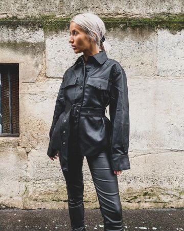 Jacket in leather-like belt worn by Noholita on the account Instagram of @noholita