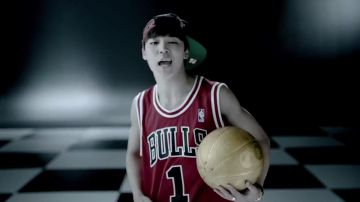Le maillot de basket des Chicago Bulls dans le clip We Are Bulletproof Pt2 (위 아 불렛프루프 Pt.2) des BTS