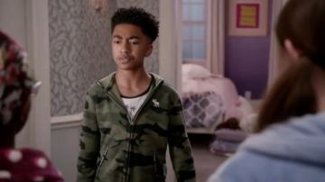 Abercrombie & Fitch Camouflage Full Zip sweat à Capuche Mélange de Coton Veste à Capuchon porté par Jack Johnson (Miles Brun), en black-ish Saison 6 Épisode 9