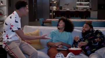 Le Collège Sweat-shirt Solide porté par arc-en-ciel Johnson (Tracee Ellis Ross), en black-ish Saison 6 Épisode 9