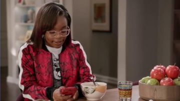 Pam & Gela Bébé Boa Recadrée Veste de survêtement porté par Diane Johnson (Marsai Martin), en black-ish Saison 6 Épisode 9