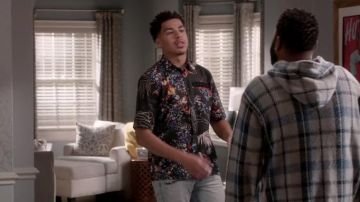 Diesel d'Été Élevé Mixte Floral Sport Shirt porté par Andre Johnson, Jr (Marcus Scribner), en black-ish Saison 6 Épisode 9