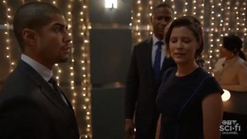 Judith & Charles Alta Sheath Vestido usado por Lyla Michaels (Audrey Marie Anderson) en Arrow Temporada 8 Episodio 6