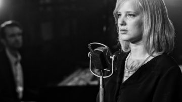 Esconde el vestido negro corazón de Zula (Joanna Kulig) en Guerra Fría