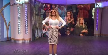 Guess Tamelia Animal Print Falda Midi usada por Wendy Williams en The Wendy Williams Show noviembre 27, 2019
