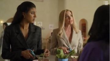 Maje Beige Checked Blaz­er worn by Alison B. (Brianne Howey) in Dollface Season01 Episode02