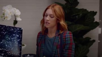 Paul Smith Chaqueta a cuadros multicolor usada por Julia Bechley (Brittany Snow) en Almost Family Temporada 1 Episodio 6