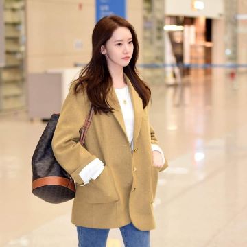 Bag CELINE worn by Im Yoon-ah on the account Instagram of @fans_yoona2020