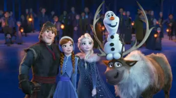 Réplica de muñeca de Anna y Elsa en Frozen 2