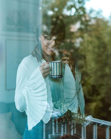 Shirt with folded sleeves worn by Milo on the account Instagram of @milovelyblog