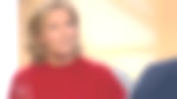 The sweater round collar red de Claire Chazal in Passage of the Arts