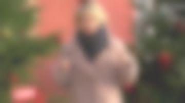 El abrigo de piel sintética beige de Sophie Davant en Affaire conclue