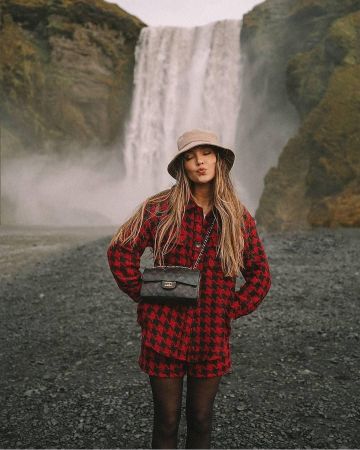 Los pantalones cortos rojos de patas de pollo que usa Wendy Swan en la cuenta de Instagram de @wendyswan
