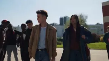 Cinturón de hebilla rectangular de Victor (Nemo Schiffman) en Mortel (S01E05)