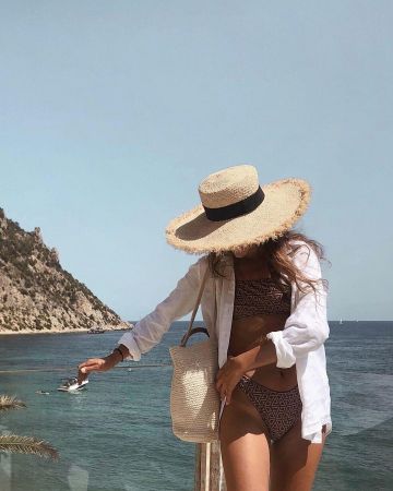The bikini top Laura Faujanet on the account Instagram of @laurafaujanet