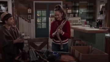 Rag & Bone Rouge Doyen Chandail porté par Charlotte Wrather (Olivia Sanabia) en Coop & Cami Demander Au Monde de la Saison 2 Épisode 7