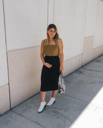 Black Rib-knit Skirt of Gaby Coburn on the Instagram account @gabycoburn