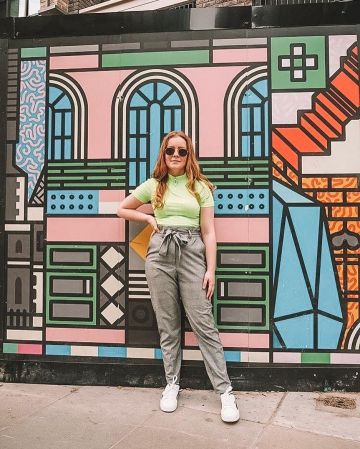Grey Paper Bag Trousers of Yasmin Thompson on the Instagram account @asliceofchic