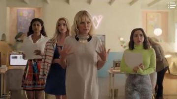 J.crew Camisa blanca usada por Alison S. (Vella Lovell) en Dollface Season01 Episode04