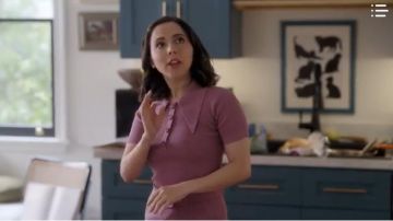 Joostricot Red Ribbed Dress usado por Izzy Levine (Esther Povitsky) en Dollface Season01 Episode05