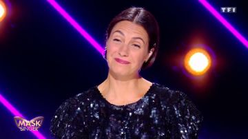 La Robe Brodée De Sequins Noire à Épaules Structurées de Alessandra Sublet dans Mask Singer Episode 4 du 29/11/2019