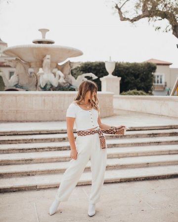 White Ribbed Top of Gaby Coburn on the Instagram account @gabycoburn